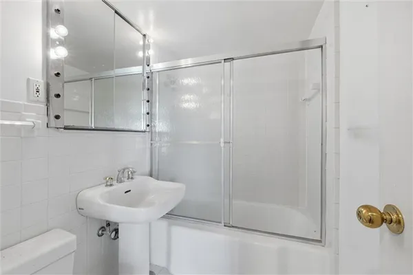$575,000 | 4740 Roanoke Parkway, Unit 11041105, Kansas City, MO 64112