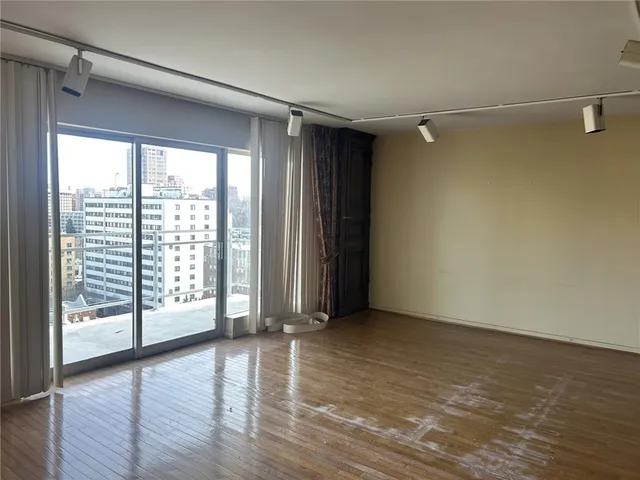 $700,000 | 4740 Roanoke Parkway, Unit 11041105, Kansas City, MO 64112