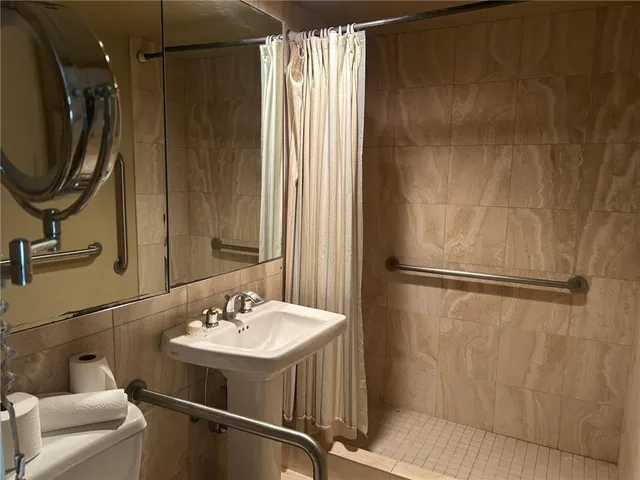 $700,000 | 4740 Roanoke Parkway, Unit 11041105, Kansas City, MO 64112