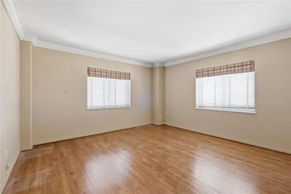 $575,000 | 4740 Roanoke Parkway, Unit 11041105, Kansas City, MO 64112