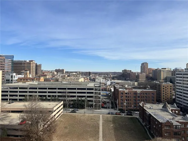 $700,000 | 4740 Roanoke Parkway, Unit 11041105, Kansas City, MO 64112