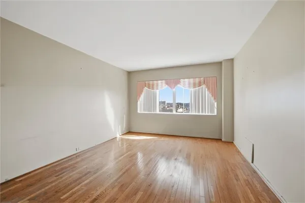 $575,000 | 4740 Roanoke Parkway, Unit 11041105, Kansas City, MO 64112