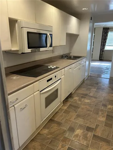 $700,000 | 4740 Roanoke Parkway, Unit 11041105, Kansas City, MO 64112