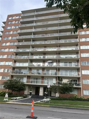 $700,000 | 4740 Roanoke Parkway, Unit 11041105, Kansas City, MO 64112