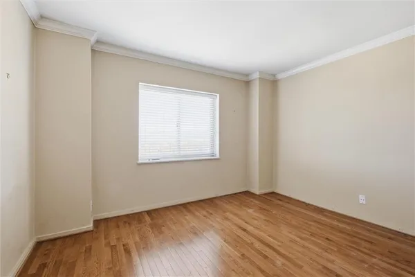 $575,000 | 4740 Roanoke Parkway, Unit 11041105, Kansas City, MO 64112