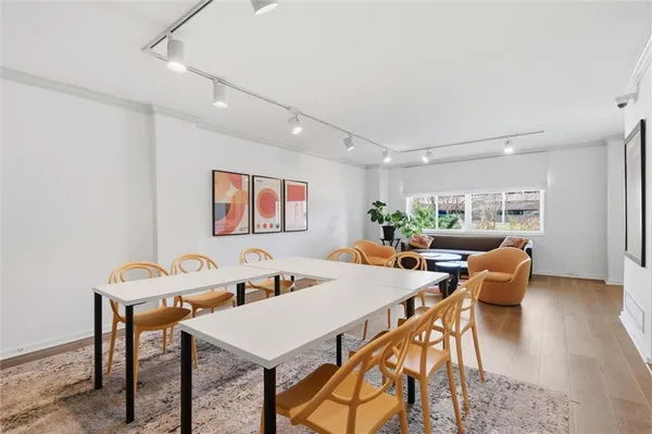 $575,000 | 4740 Roanoke Parkway, Unit 11041105, Kansas City, MO 64112