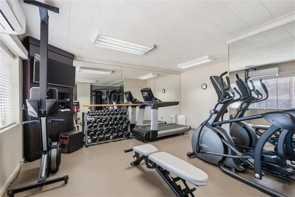 $575,000 | 4740 Roanoke Parkway, Unit 11041105, Kansas City, MO 64112