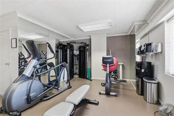 $575,000 | 4740 Roanoke Parkway, Unit 11041105, Kansas City, MO 64112