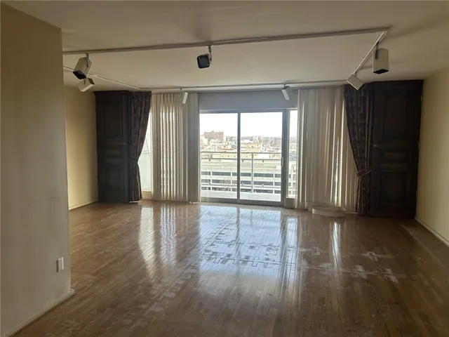 $700,000 | 4740 Roanoke Parkway, Unit 11041105, Kansas City, MO 64112