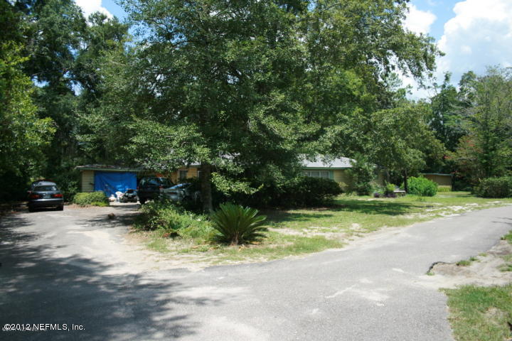 1765 Davis Road Jacksonville, FL 32218 - Photo 13 of 29 Private Asphalt Driveway