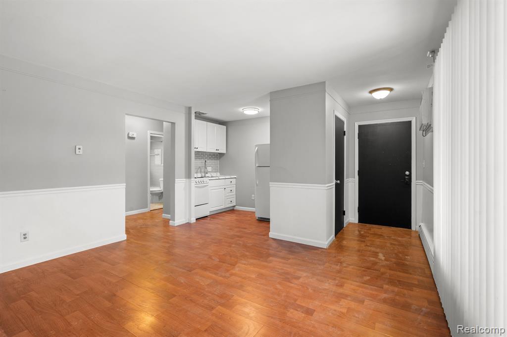3933 Devon Road Royal Oak, MI 48073 - Photo 4 of 10