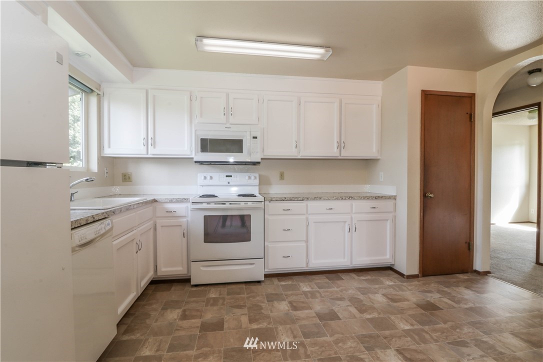 15919 118th Place Northeast Bothell, WA 98011 - Photo 5 of 22