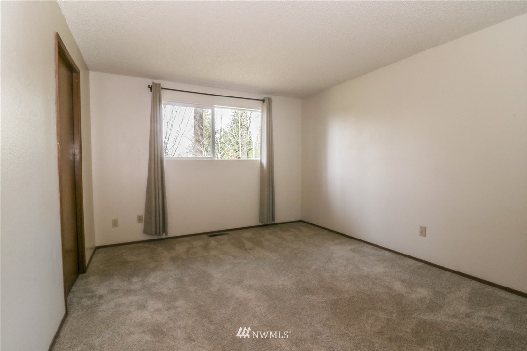 15919 118th Place Northeast Bothell, WA 98011 - Photo 8 of 22