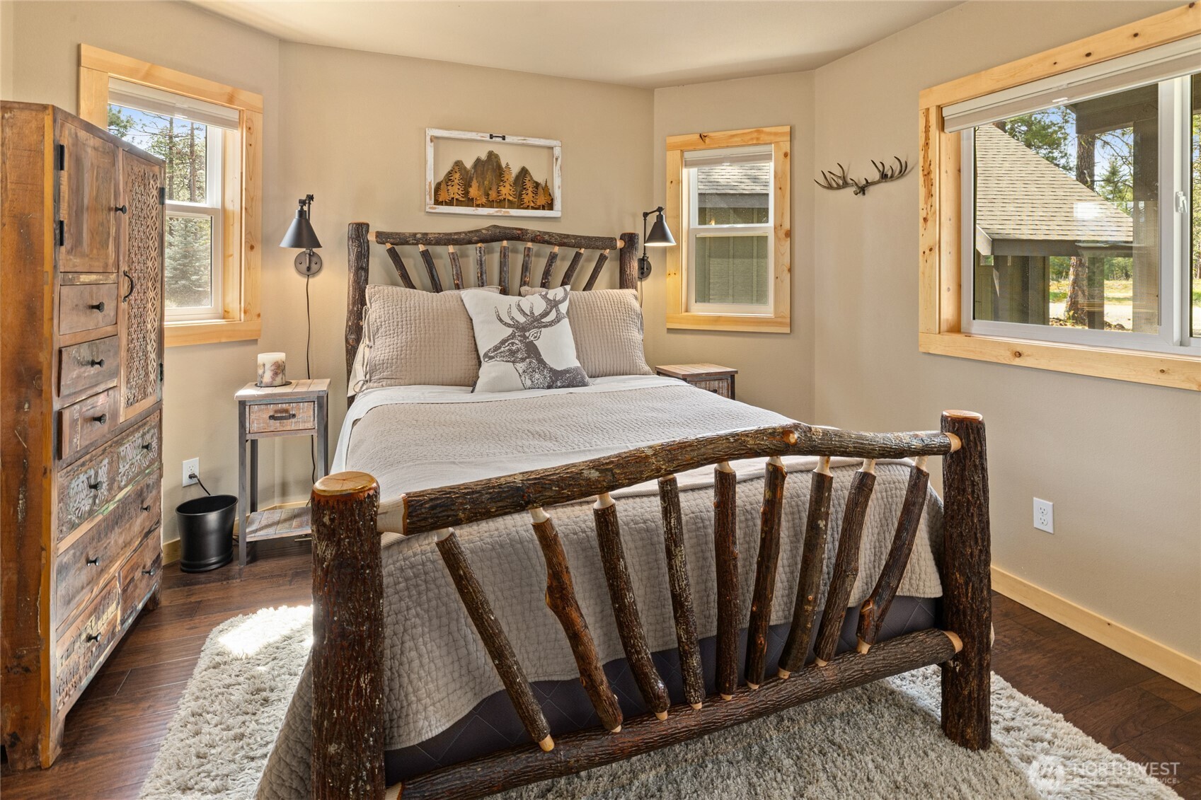 910 Bakers Road Ronald, WA 98940 - Photo 28 of 34 a bedroom with furniture and wooden floor