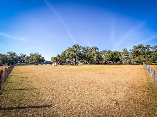 a view of an outdoor space