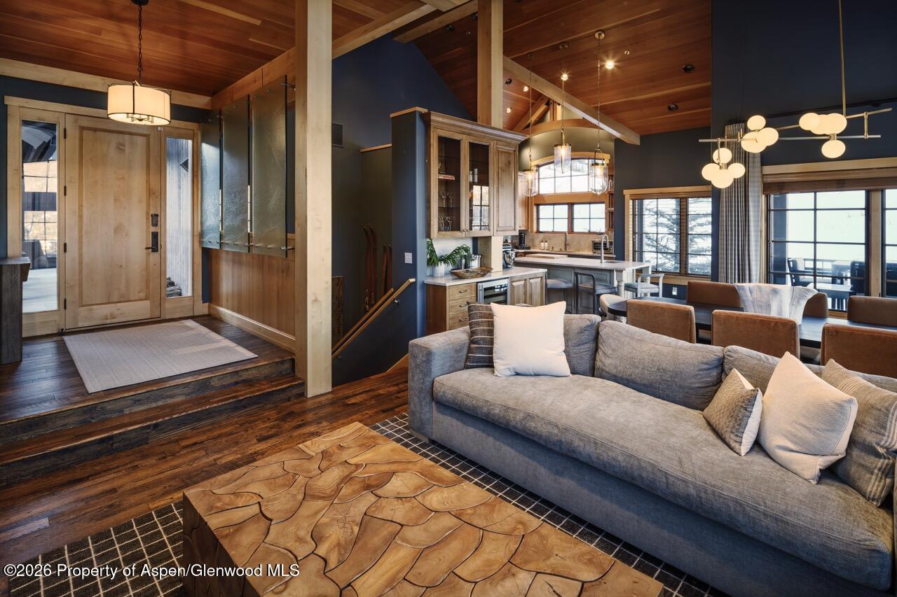 425 Wood Road, Unit 58E Snowmass Village, CO 81615 - Photo 4 of 31 4-Living Area Large