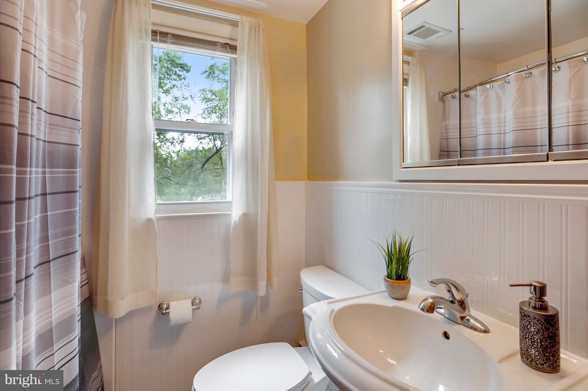 6105 Manor Road Clinton, MD 20735 - Photo 14 of 16 Bath 2