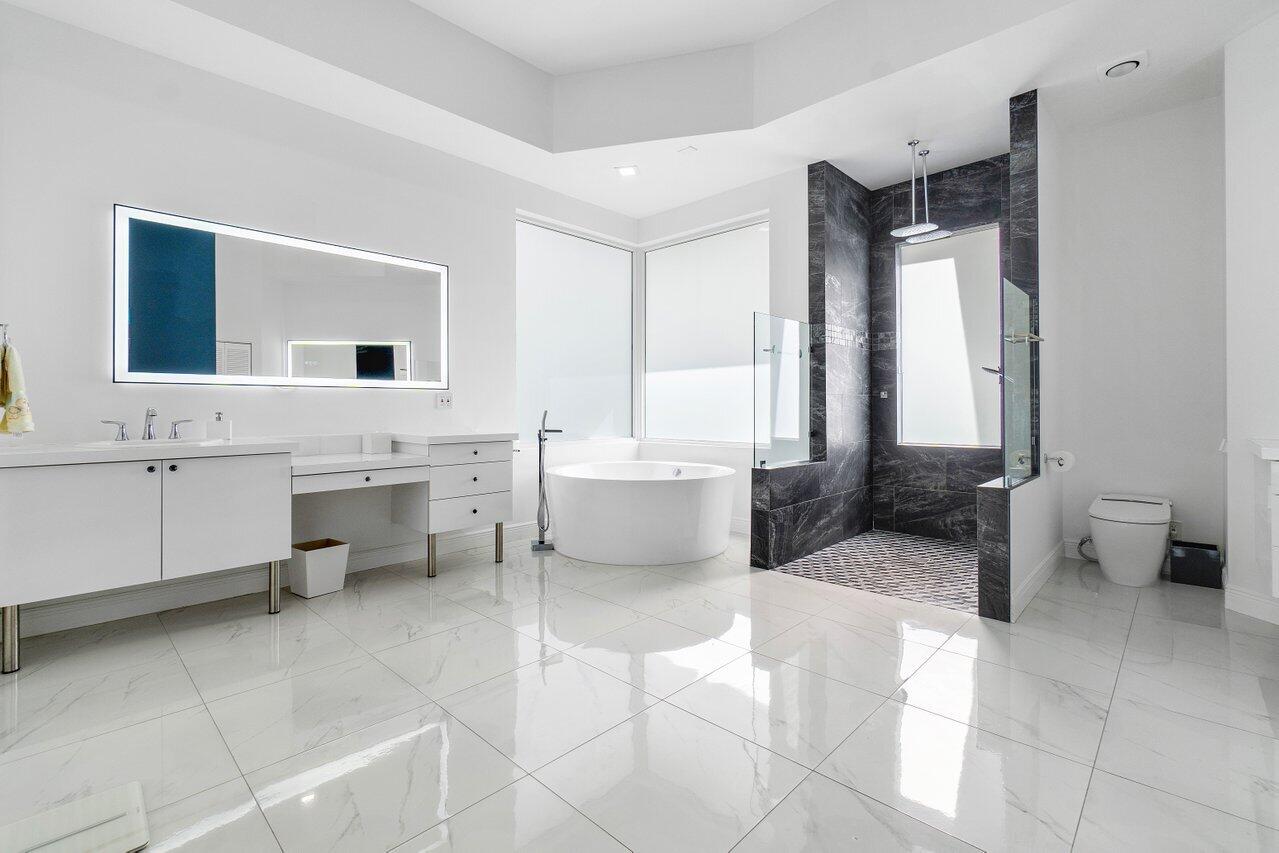 4920 Bocaire Boulevard Boca Raton, FL 33487 - Photo 23 of 61 Primary bath