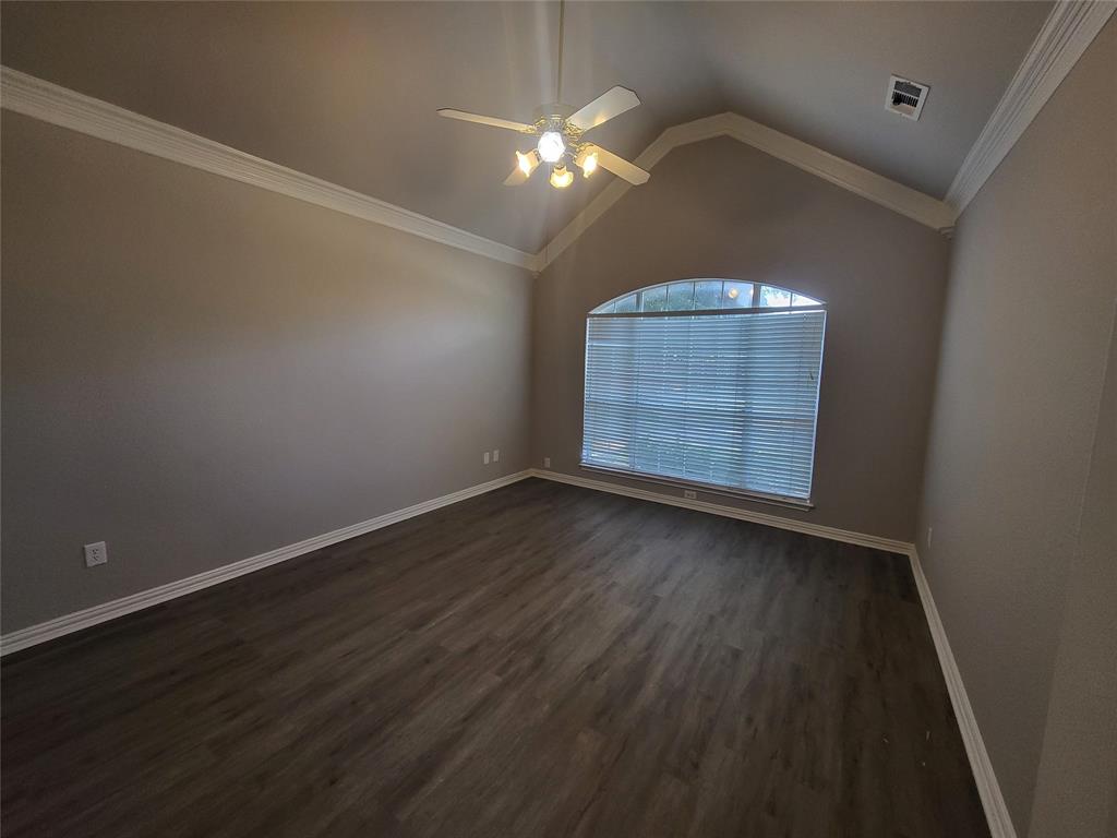 119 St James Road Irving, TX 75063 - Photo 3 of 10