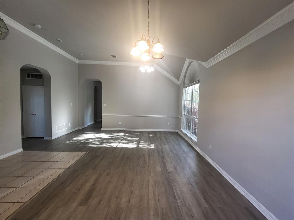 119 St James Road Irving, TX 75063 - Photo 5 of 10