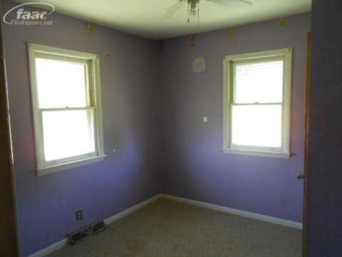 1616 South Graham Road Flint, MI 48532 - Photo 10 of 16 20357852-9.JPG
