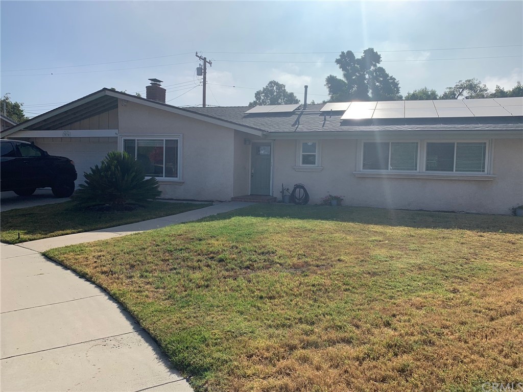 a view of a house with a backyard