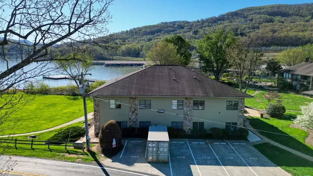 $575,000 | 1688 Lakeview Drive, Young Harris, GA 30582