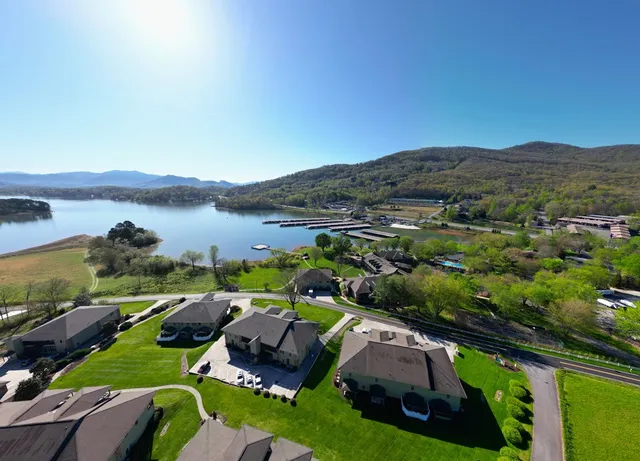 $575,000 | 1688 Lakeview Drive, Young Harris, GA 30582