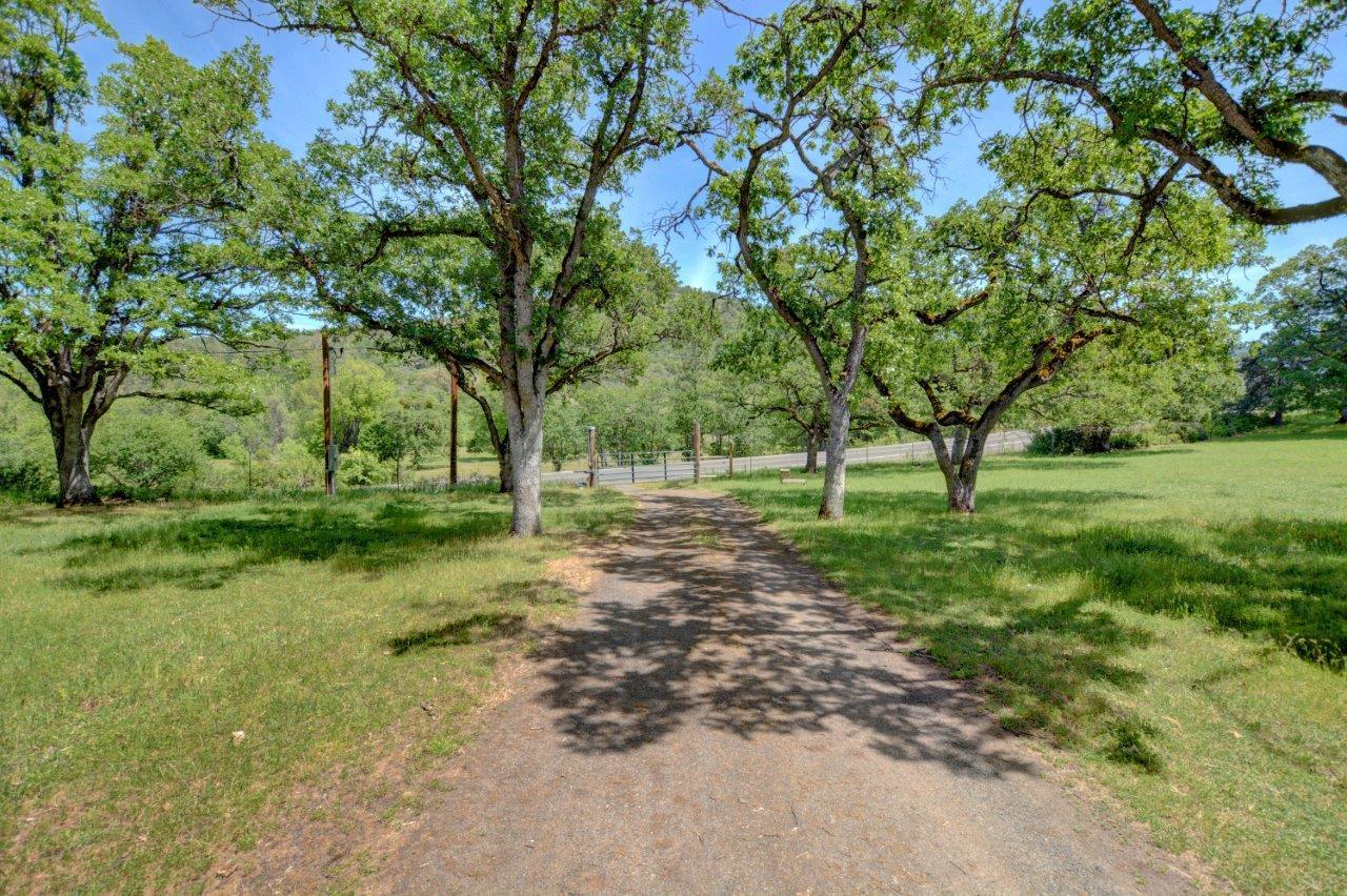 4980 East Antelope Road Eagle Point, OR 97524 - Photo 3 of 35 Gated Entry