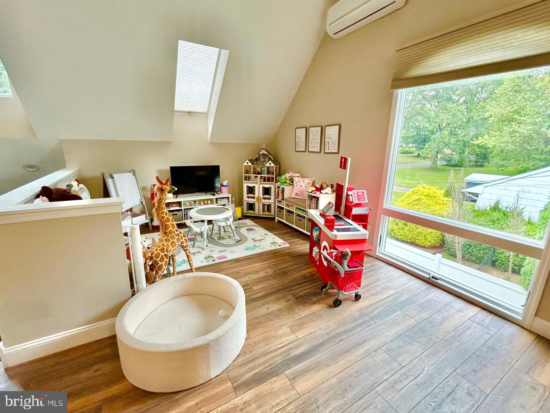 28546 School House Road Columbus, NJ 08022 - Photo 30 of 60 Family room