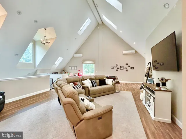 $699,900 | 28546 School House Road, Columbus, NJ 08022