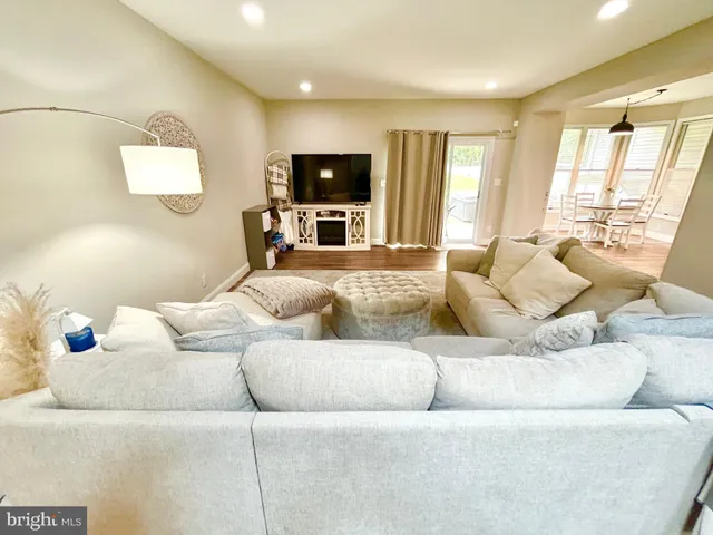 $699,900 | 28546 School House Road, Columbus, NJ 08022