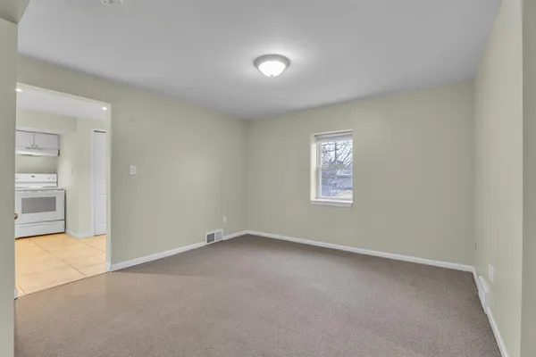 $1,595 | 56733 Grand River Avenue, New Hudson, MI 48165