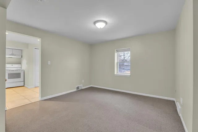 $1,595 | 56733 Grand River Avenue, New Hudson, MI 48165