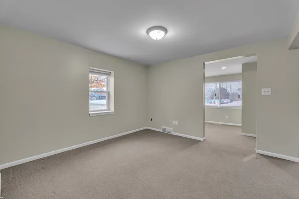 $1,595 | 56733 Grand River Avenue, New Hudson, MI 48165