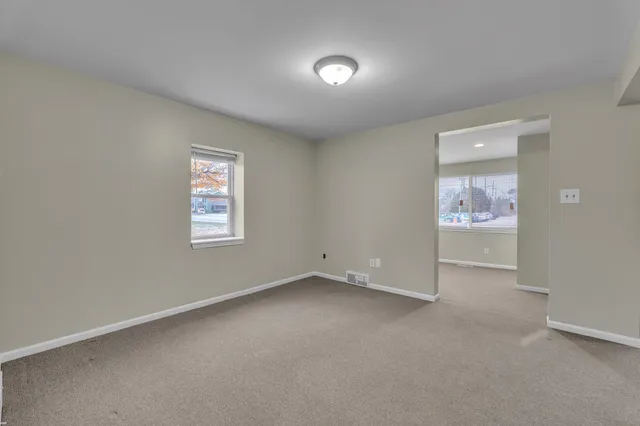 $1,595 | 56733 Grand River Avenue, New Hudson, MI 48165