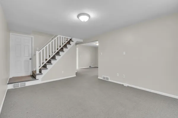 $1,595 | 56733 Grand River Avenue, New Hudson, MI 48165