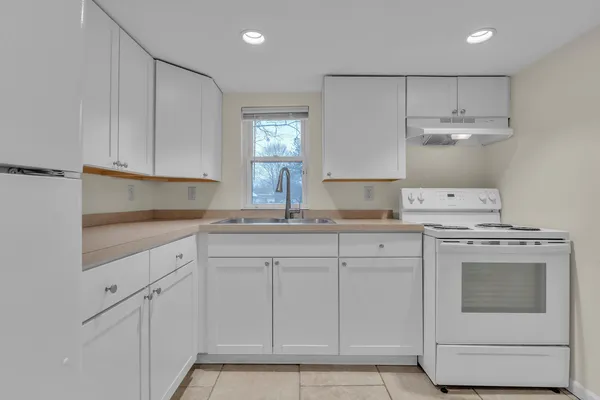 $1,595 | 56733 Grand River Avenue, New Hudson, MI 48165