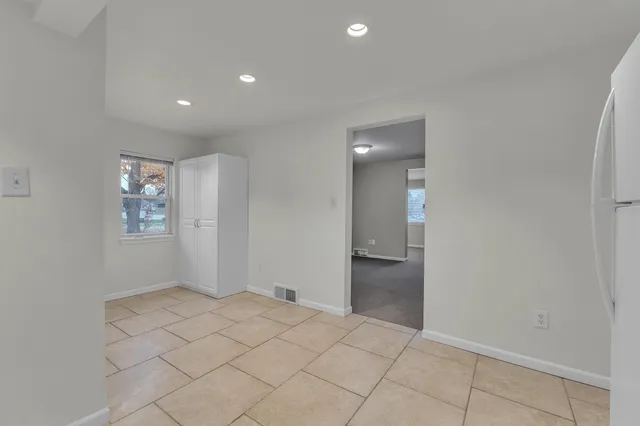 $1,595 | 56733 Grand River Avenue, New Hudson, MI 48165