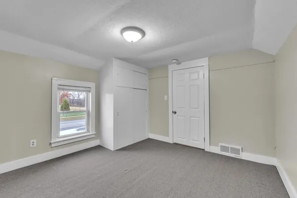 $1,595 | 56733 Grand River Avenue, New Hudson, MI 48165