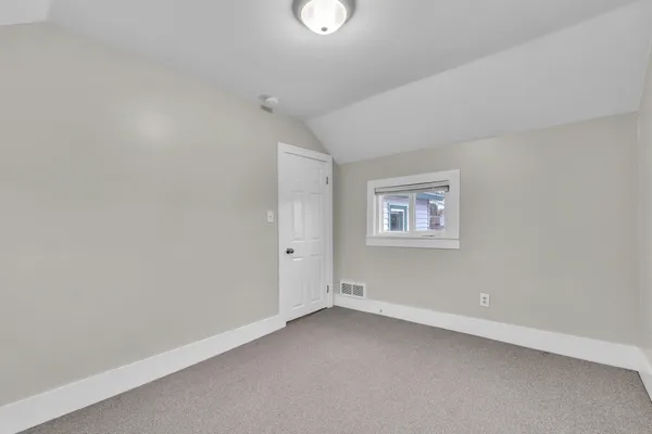 $1,595 | 56733 Grand River Avenue, New Hudson, MI 48165