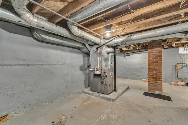 $1,595 | 56733 Grand River Avenue, New Hudson, MI 48165