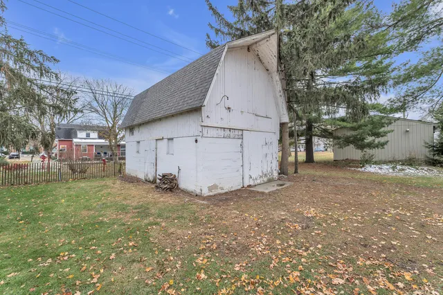 $1,595 | 56733 Grand River Avenue, New Hudson, MI 48165