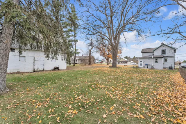 $1,595 | 56733 Grand River Avenue, New Hudson, MI 48165