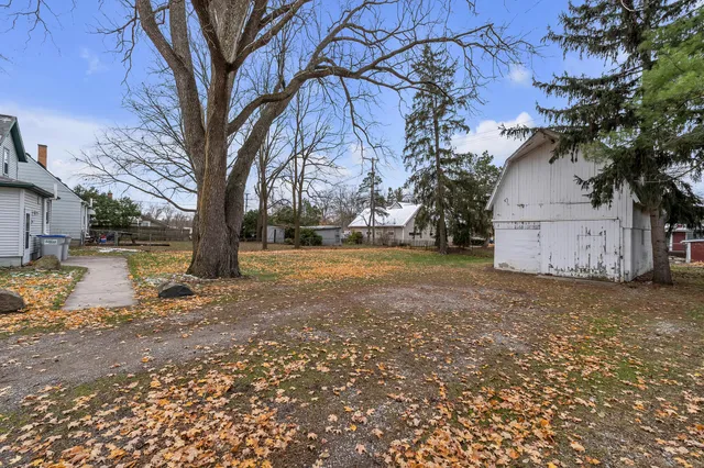 $1,595 | 56733 Grand River Avenue, New Hudson, MI 48165