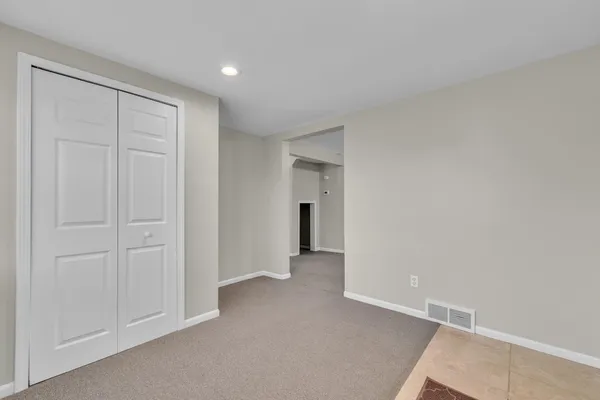 $1,595 | 56733 Grand River Avenue, New Hudson, MI 48165