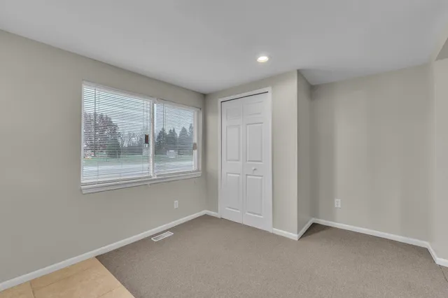 $1,595 | 56733 Grand River Avenue, New Hudson, MI 48165