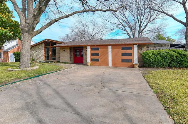 $370,000 | 112 Cloudcrest Drive, DeSoto, TX 75115