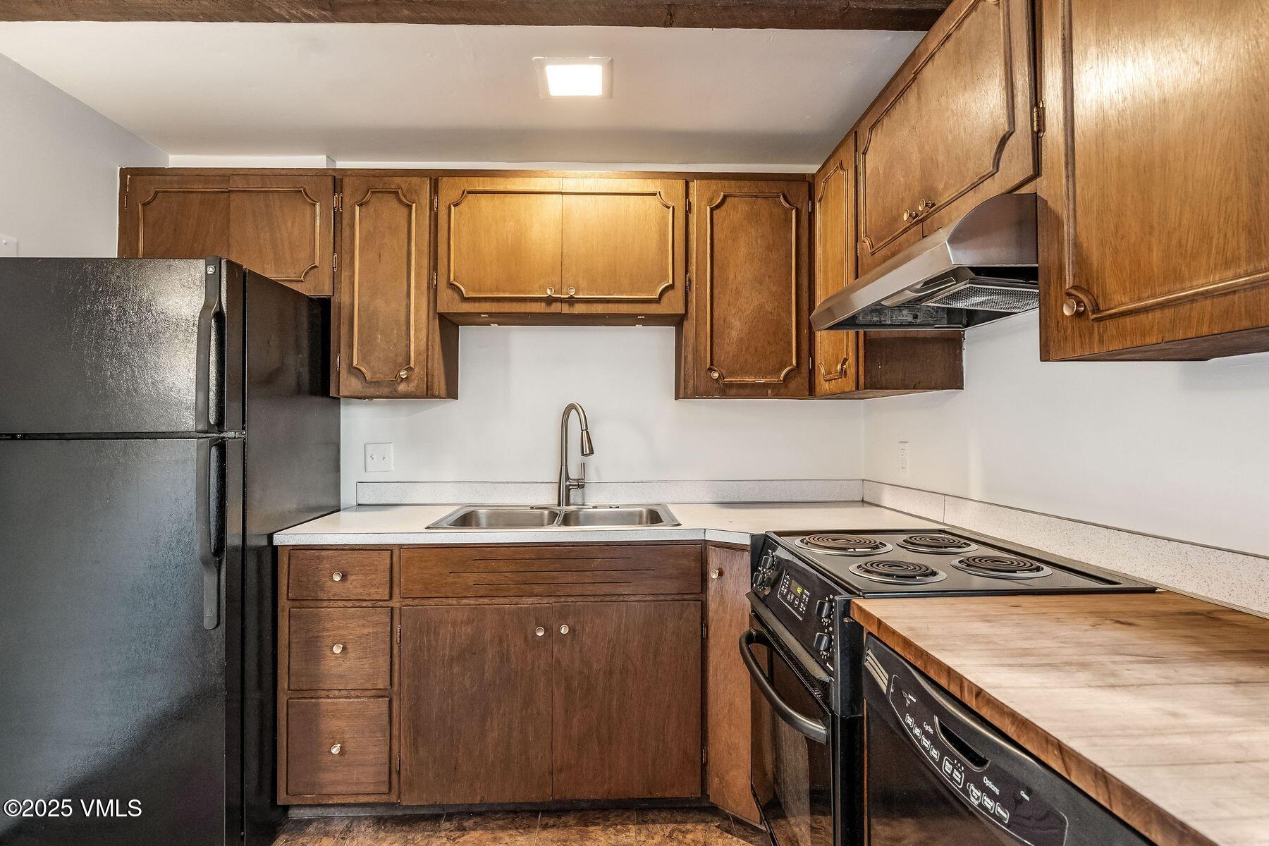 2450 Chamonix Lane, Unit A2 Vail, CO 81657 - Photo 20 of 32 Kitchen