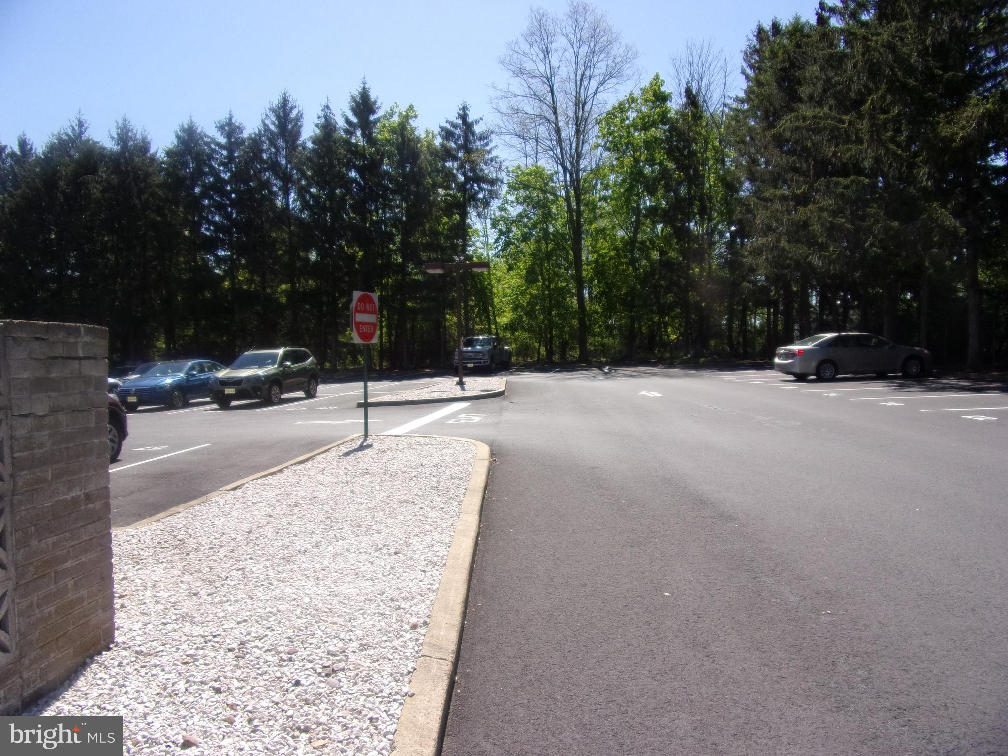 860 Lower Ferry Road, Unit 2L Ewing, NJ 08628 - Photo 31 of 32 Parking Lot